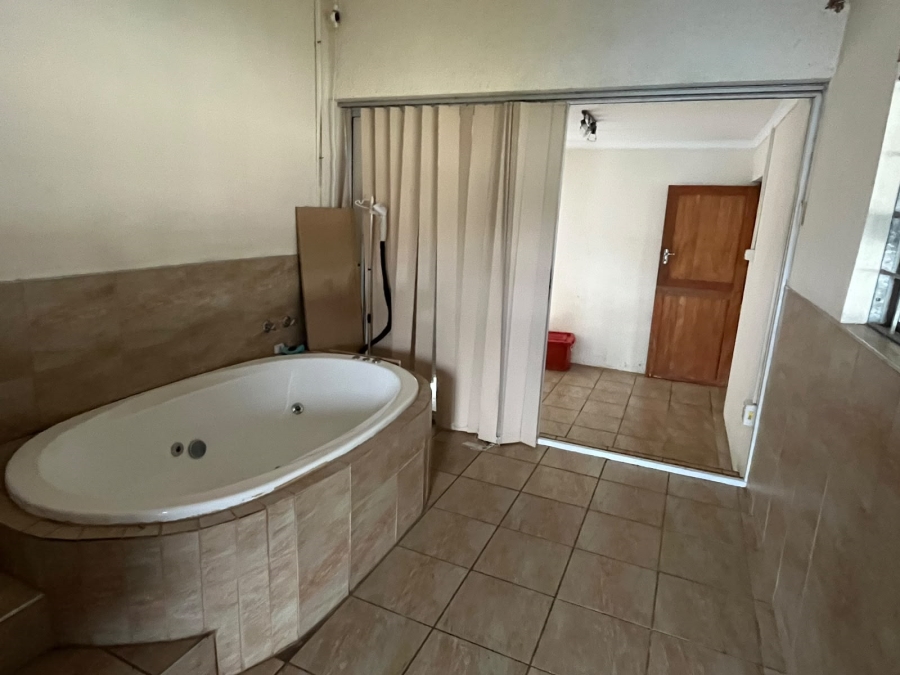 6 Bedroom Property for Sale in Rosemount Eastern Cape